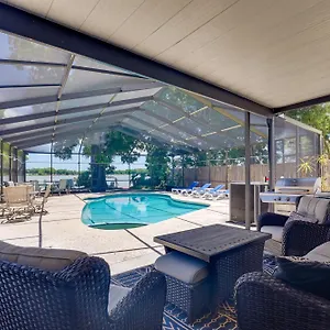 https://waterfront-tampa-house-w-pool-dock-lake-access.hotelstampa.org